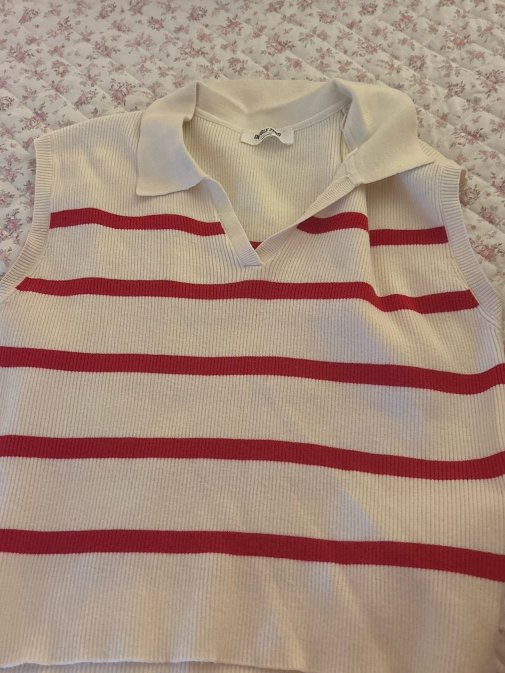 Double Zero Cream Polo V-Neck Sleeveless Sweater with Red Stripes